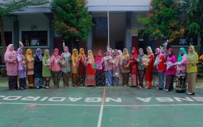 PERINGATAN HARI KARTINI SMP NEGERI 1 NGADIROJO